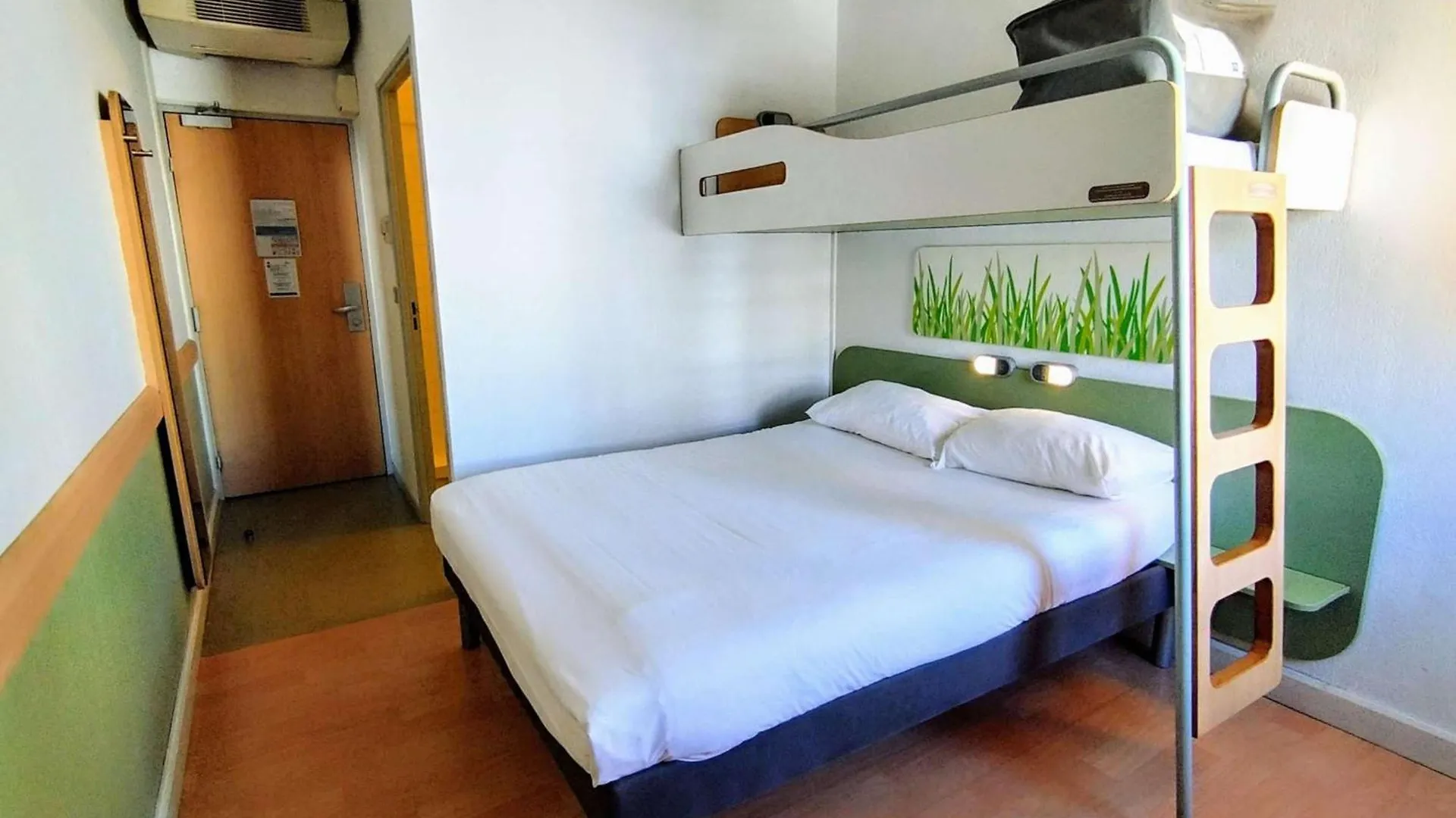 Ibis Budget Toulon Centre 2*,