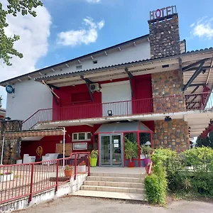 Logis - Et Restaurant Le Relais Des Garrigues Grisolles (Tarn-et-Garonne)